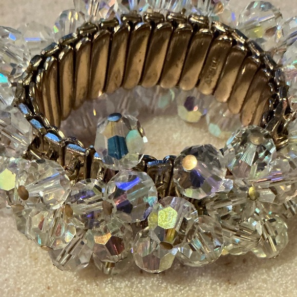 Elegant Crystal Stretch Bracelet Size 6to6 1/2 - Picture 2 of 3